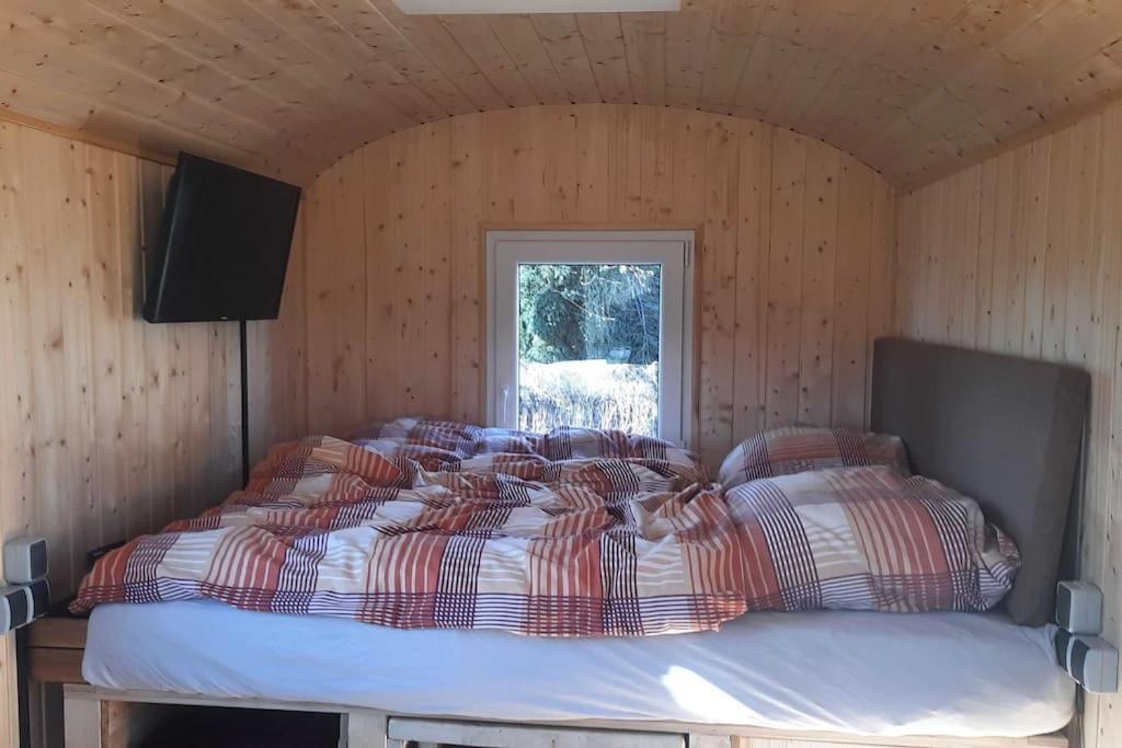 Zirkuswagen Glamping Fuer 2 Mit Veranda Kueche Netflix Parken Und Hofladen Steinhofel Luaran gambar